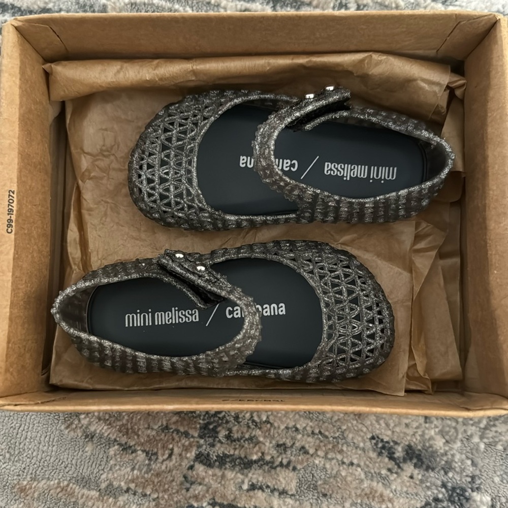 Mini Melissa Used barely worn like new size 6 black glitter mini campana